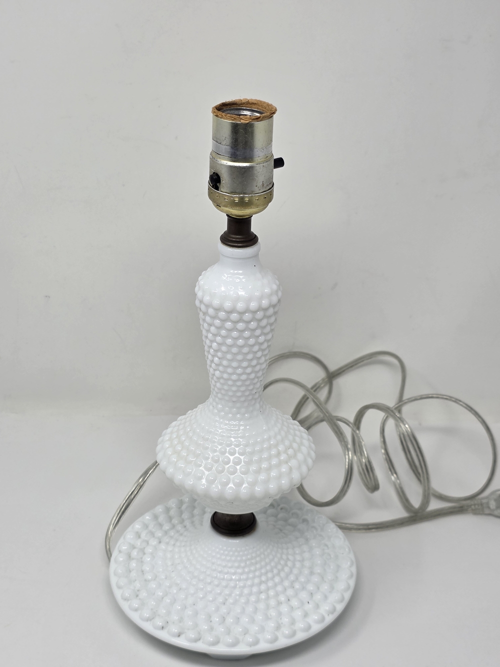 Vintage White Hobnail milk Glass Table Lamp 12" In Great working condition